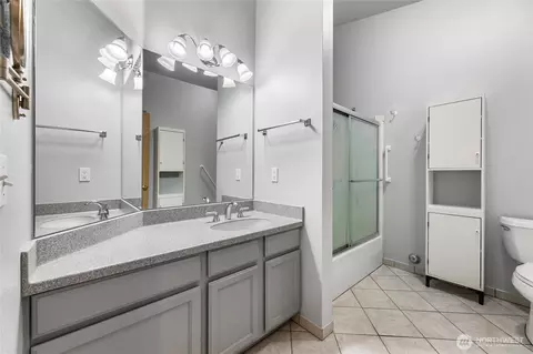 Bath - 1410 Mountain View Dr #1410, Enumclaw, WA 98022 photo 1 of 3