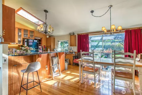 Dining - 162 Alder St, Eastsound, WA 98245 photo 1 of 2