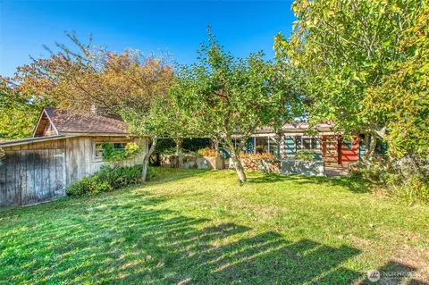 Exterior - 162 Alder St, Eastsound, WA 98245 photo 3 of 15