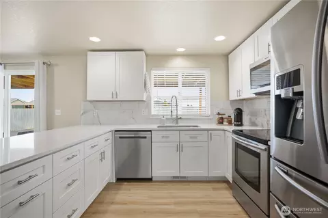 Kitchen - 8615 Stutz Dr, Pasco, WA 99301 photo 3 of 3