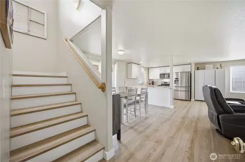 Entry Way - 8615 Stutz Dr, Pasco, WA 99301 photo 1 of 3