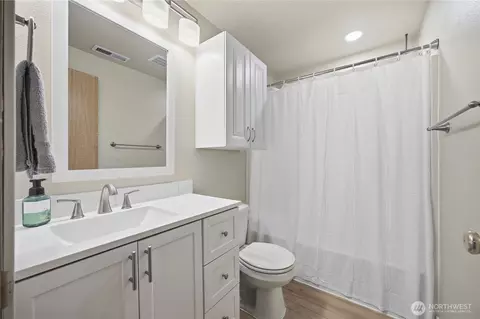 Bath - 8615 Stutz Dr, Pasco, WA 99301 photo 2 of 3