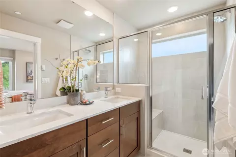 Bath - 1322 194th St SE #D6, Bothell, WA 98012 photo 1 of 3