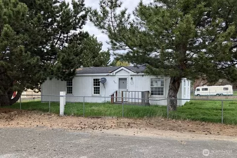 775 Preston Ave, Waitsburg, WA 99361