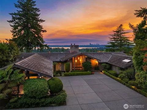 9501 NE 13th St, Clyde Hill, WA 98004