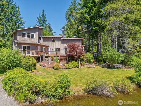 61 N Picnic Dr, Lilliwaup, WA 98555