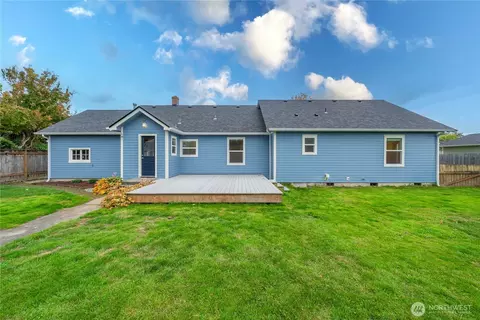 Exterior - 1509 Rainer St, Sumner, WA 98390 photo 4 of 5