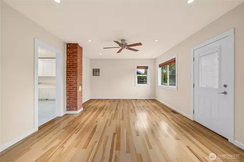 Living - 1509 Rainer St, Sumner, WA 98390 photo 4 of 6