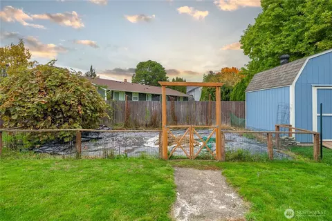 Exterior - 1509 Rainer St, Sumner, WA 98390 photo 2 of 5