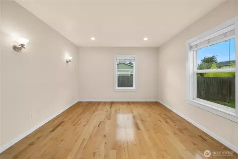 Living - 1509 Rainer St, Sumner, WA 98390 photo 6 of 6
