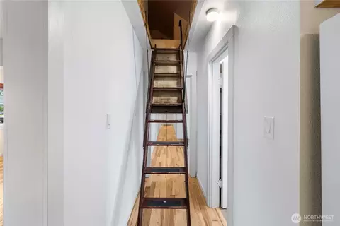 Entry Way - 1509 Rainer St, Sumner, WA 98390 photo 1 of 1
