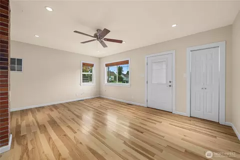 Living - 1509 Rainer St, Sumner, WA 98390 photo 5 of 6