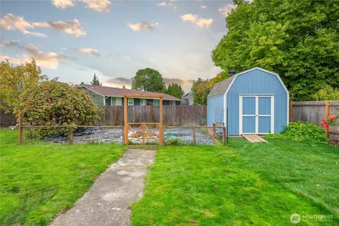Exterior - 1509 Rainer St, Sumner, WA 98390 photo 5 of 5
