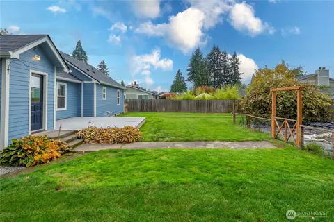 Exterior - 1509 Rainer St, Sumner, WA 98390 photo 3 of 5