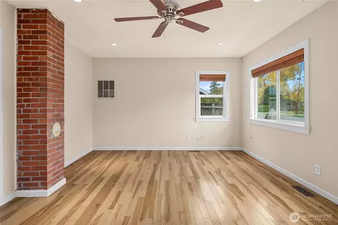 Living - 1509 Rainer St, Sumner, WA 98390 photo 2 of 6