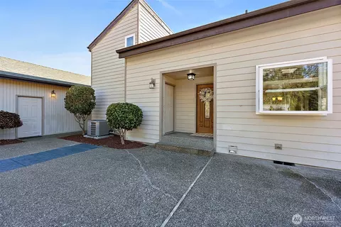 Exterior - 6704 224th St E, Spanaway, WA 98387 photo 7 of 9