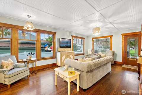 Living - 805 Cherry Ave, Sumner, WA 98390 photo 2 of 6
