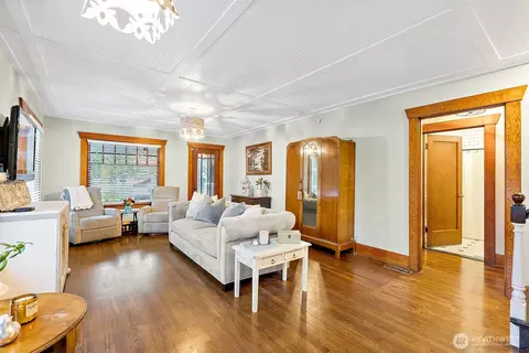 Living - 805 Cherry Ave, Sumner, WA 98390 photo 5 of 6