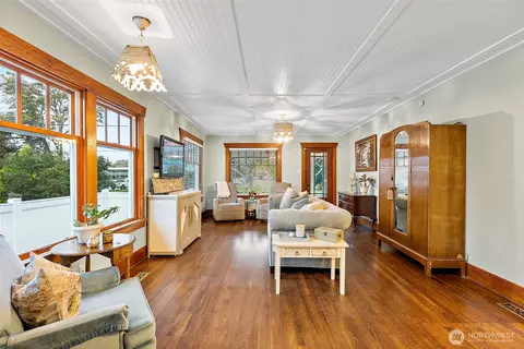 Living - 805 Cherry Ave, Sumner, WA 98390 photo 4 of 6