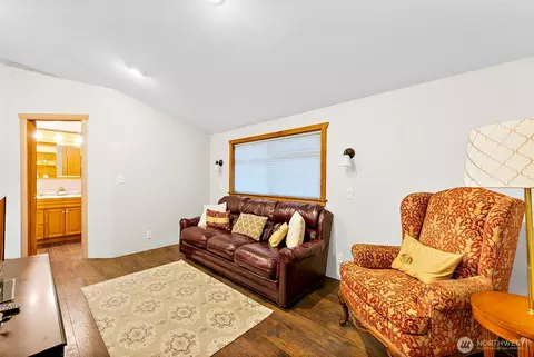 Living - 805 Cherry Ave, Sumner, WA 98390 photo 6 of 6