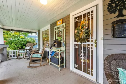 Exterior - 805 Cherry Ave, Sumner, WA 98390 photo 3 of 11