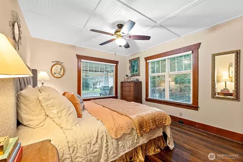 Bedroom - 805 Cherry Ave, Sumner, WA 98390 photo 2 of 5