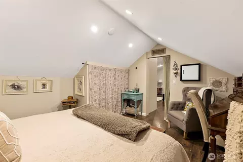 Bedroom - 805 Cherry Ave, Sumner, WA 98390 photo 5 of 5