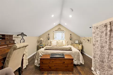 Bedroom - 805 Cherry Ave, Sumner, WA 98390 photo 4 of 5