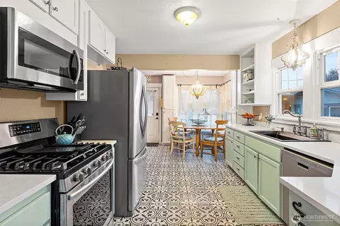 Kitchen - 805 Cherry Ave, Sumner, WA 98390 photo 1 of 3