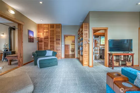Living - 887 Laporte Rd, Eastsound, WA 98245 photo 3 of 4