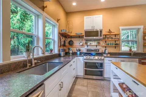 Kitchen - 887 Laporte Rd, Eastsound, WA 98245 photo 2 of 2