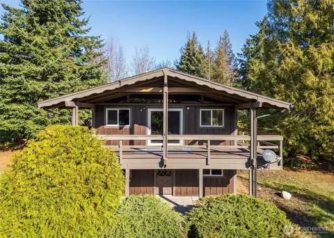 205 Winterhaven Dr, Port Angeles, WA 98362