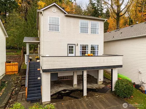 143 S 44th St, Bellingham, WA 98229