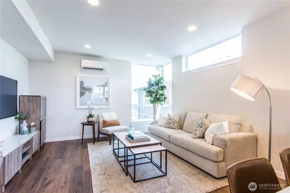 Living - 9229 B 16th Ave SW, Seattle, WA 98106 photo 1 of 2