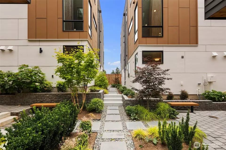 Exterior - 9229 B 16th Ave SW, Seattle, WA 98106 photo 2 of 3