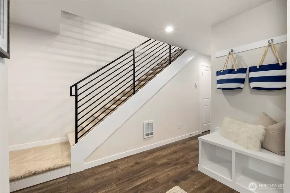 Entry Way - 9229 B 16th Ave SW, Seattle, WA 98106 photo 2 of 2