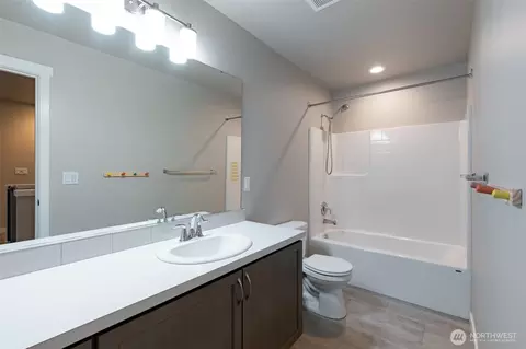 Bath - 730 10th St, Sultan, WA 98294 photo 4 of 4