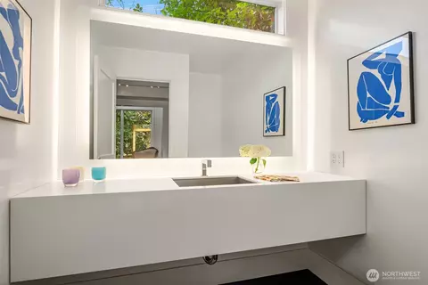 Bath - 1615 39th Ave E, Seattle, WA 98112 photo 1 of 3