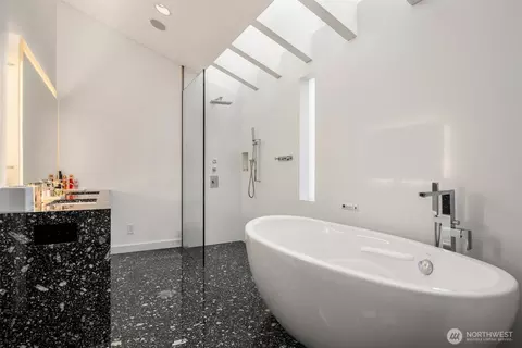Bath - 1615 39th Ave E, Seattle, WA 98112 photo 2 of 3