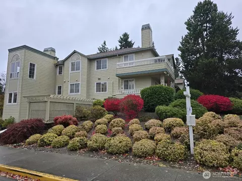 7207 210th St SW #102, Edmonds, WA 98026
