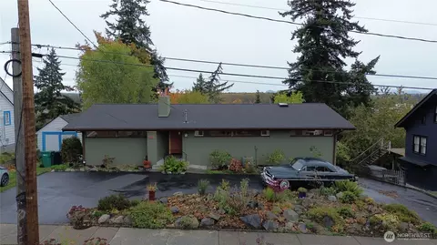 1015 S 9th St, Mount Vernon, WA 98274