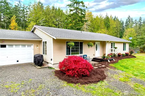 463 Meadowood Dr W, Seabeck, WA 98380