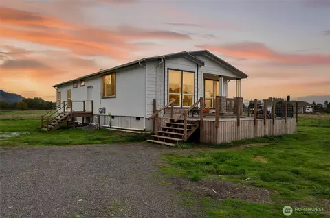 29 Little Island Ln, Cathlamet, WA 98612