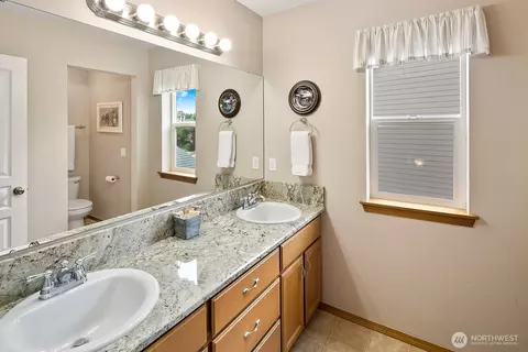 Bath - 20011 195th Ave E, Orting, WA 98360 photo 3 of 4
