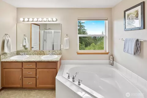 Bath - 20011 195th Ave E, Orting, WA 98360 photo 2 of 4
