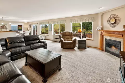 Living - 20011 195th Ave E, Orting, WA 98360 photo 2 of 2
