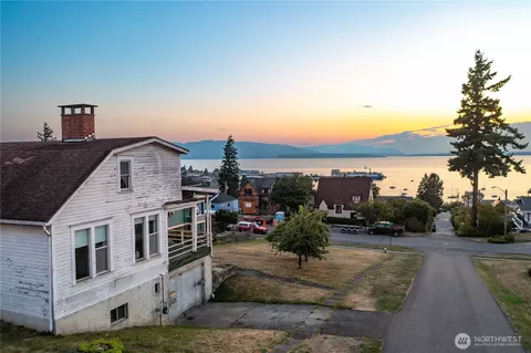 917 13th St, Bellingham, WA 98225