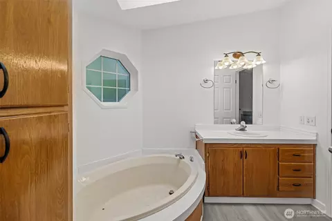 Bath - 35952 Stackpole Rd, Ocean Park, WA 98640 photo 3 of 5