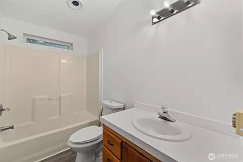 Bath - 35952 Stackpole Rd, Ocean Park, WA 98640 photo 4 of 5
