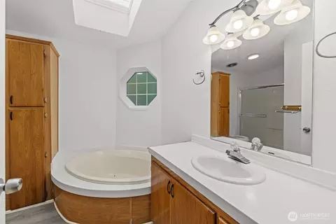 Bath - 35952 Stackpole Rd, Ocean Park, WA 98640 photo 1 of 5